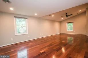 9627 Locust Hill Dr, Great Falls, VA 22066 - Photo 25