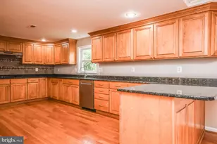 9627 Locust Hill Dr, Great Falls, VA 22066 - Photo 13