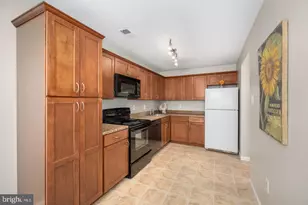 10673 Spring Oak Ct, Burke, VA 22015 - Photo 3