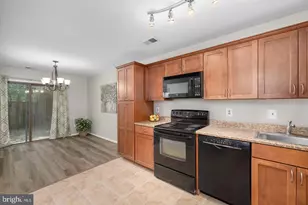 10673 Spring Oak Ct, Burke, VA 22015 - Photo 5