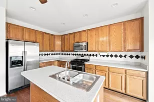 6147 Early Autumn Dr, Centreville, VA 20120 - Photo 3