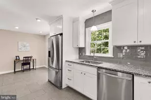 8221 Doctor Craik Ct, Alexandria, VA 22306 - Photo 9