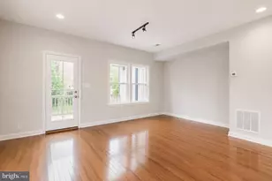 9251 Wood Violet Ct, Fairfax, VA 22031 - Photo 7