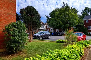 8069 Powderbrook Ln, Springfield, VA 22153 - Photo 9