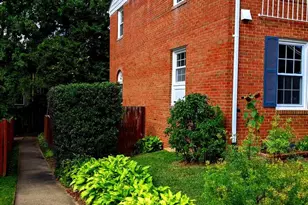 8069 Powderbrook Ln, Springfield, VA 22153 - Photo 5