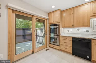 2017 Wethersfield Ct, Reston, VA 20191 - Photo 9