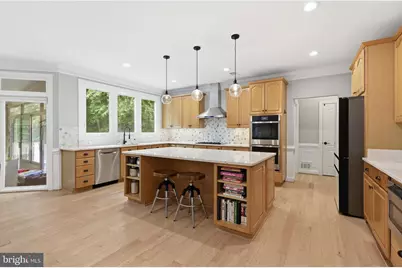 10301 Forest Maple Road, Vienna, VA 22182 - Photo 5