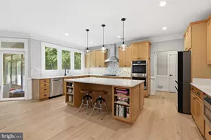 10301 Forest Maple Rd, Vienna, VA 22182 - Photo 5