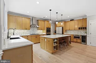 10301 Forest Maple Rd, Vienna, VA 22182 - Photo 7