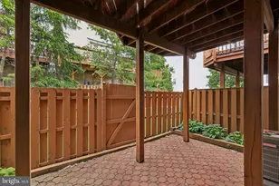 2525 James Madison Cir, Herndon, VA 20171 - Photo 31
