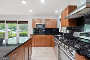 7545 Axton St, Springfield, VA 22151 - Photo 9