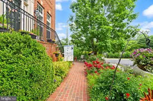 7202 Gray Heights Ct, Alexandria, VA 22315 - Photo 3