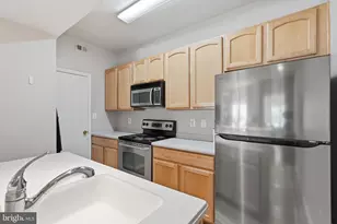 12158 Penderview Ln, Fairfax, VA 22033 - Photo 11