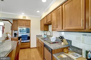 7520 Walnut Hill Ln, Falls Church, VA 22042 - Photo 11