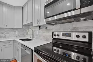 11870 Abercorn Ct, Reston, VA 20191 - Photo 25