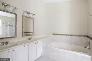 8111 Squirrel Run Rd, Springfield, VA 22152 - Photo 33