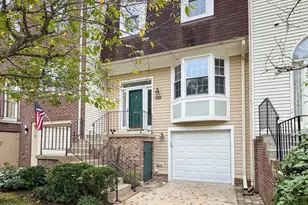 8111 Squirrel Run Rd, Springfield, VA 22152 - Photo 15