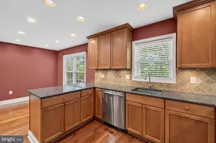 7509 Amesbury Ct, Alexandria, VA 22315 - Photo 9
