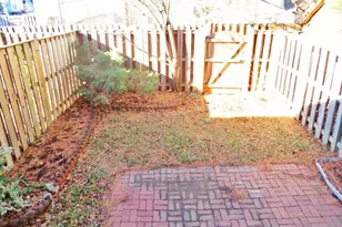 6502 Old Carriage Ln, Alexandria, VA 22315 - Photo 9