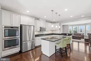 6189 Royal Crest Ln, Alexandria, VA 22310 - Photo 7