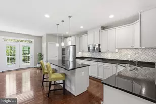 6189 Royal Crest Ln, Alexandria, VA 22310 - Photo 5