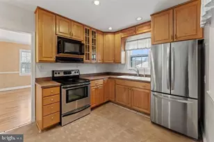 6419 Hillside Ln, Alexandria, VA 22306 - Photo 9