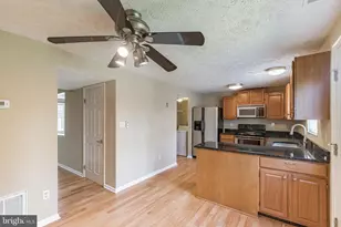 6302 Betsy Ross Ct, Centreville, VA 20121 - Photo 13