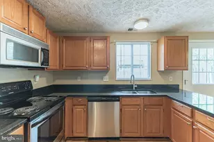 6302 Betsy Ross Ct, Centreville, VA 20121 - Photo 11