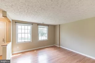 6302 Betsy Ross Ct, Centreville, VA 20121 - Photo 5