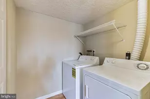 6302 Betsy Ross Ct, Centreville, VA 20121 - Photo 15