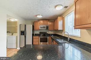 6302 Betsy Ross Ct, Centreville, VA 20121 - Photo 9