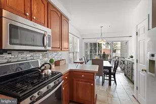 8846 Ashgrove House Ln, Vienna, VA 22182 - Photo 7