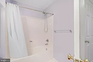 8846 Ashgrove House Ln, Vienna, VA 22182 - Photo 35