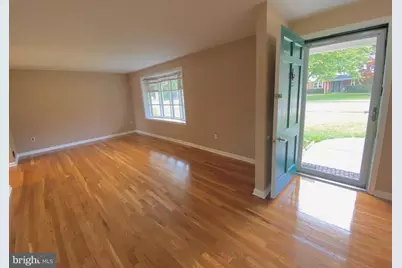 8121 Edmonton Court, Springfield, VA 22152 - Photo 3