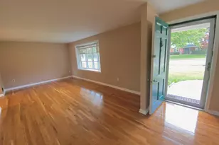 8121 Edmonton Ct, Springfield, VA 22152 - Photo 3