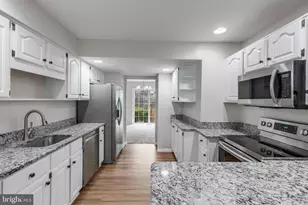 9911 Finian Ct, Vienna, VA 22181 - Photo 7