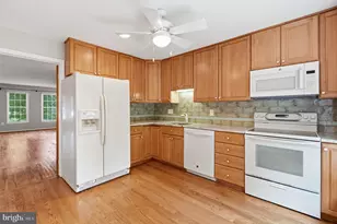 6924 Mclean Park Manor Ct, McLean, VA 22101 - Photo 3