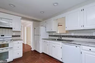 12856 Fantasia Dr, Herndon, VA 20170 - Photo 7