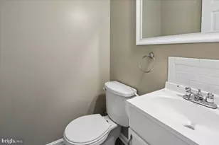 2984 Braxton Wood Ct, Fairfax, VA 22031 - Photo 11