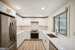 11571 Shadbush Ct, Reston, VA 20191 - Photo 3