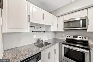 8602 Village Dr, Alexandria, VA 22309 - Photo 5