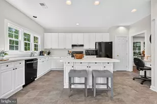 2565 Holly Manor Dr, Falls Church, VA 22043 - Photo 9