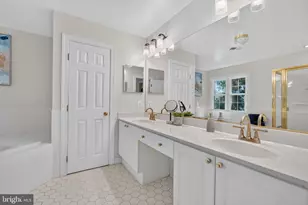 2565 Holly Manor Dr, Falls Church, VA 22043 - Photo 25