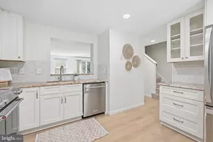 11005 Barton Hill Ct, Reston, VA 20191 - Photo 9