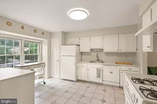 7877 Hampton Village Pass, Annandale, VA 22003 - Photo 3