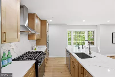 12136 Westwood Hills Drive, Herndon, VA 20171 - Photo 13