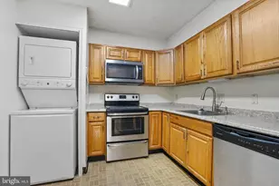 3800 Powell Ln, Falls Church, VA 22041 - Photo 5