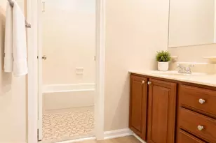 8425 Blevins Way Ct, Vienna, VA 22182 - Photo 9