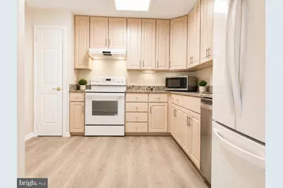 8425 Blevins Way Court, Vienna, VA 22182 - Photo 5