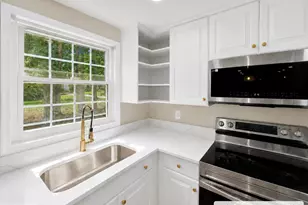 12555 Cross Country Ln, Reston, VA 20191 - Photo 3